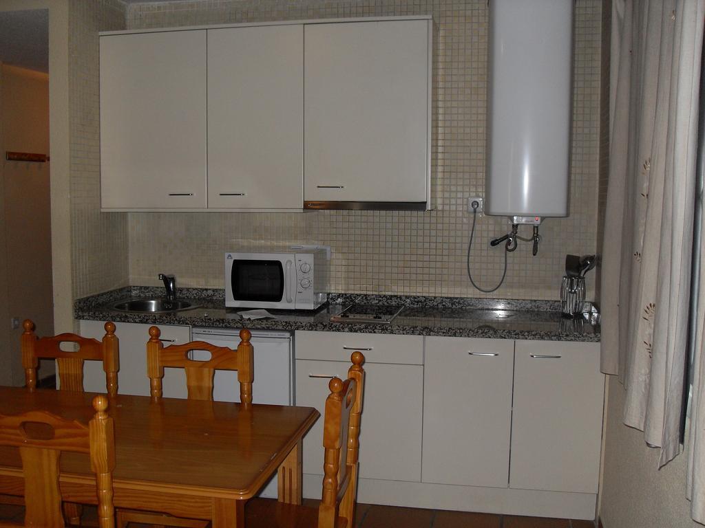 Apartamentos Habitat Zona Media Monachil Szoba fotó